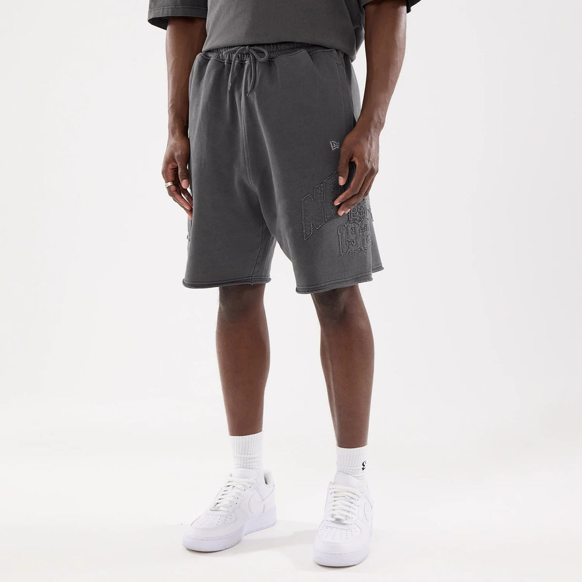 New Era Street Archived Black Oversized Shorts-zelvios