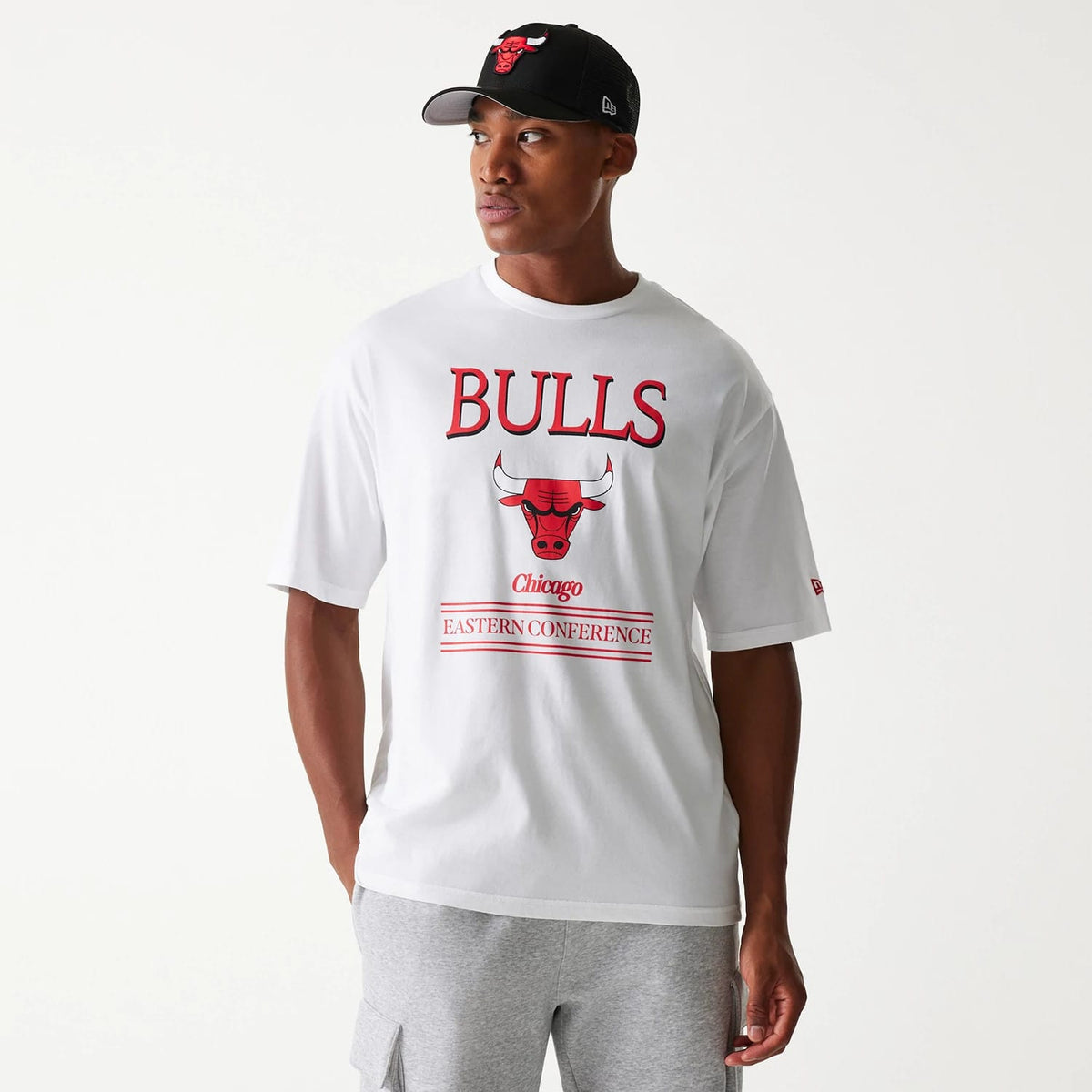 Chicago Bulls NBA Team Graphic White Oversized T-Shirt-zelvios