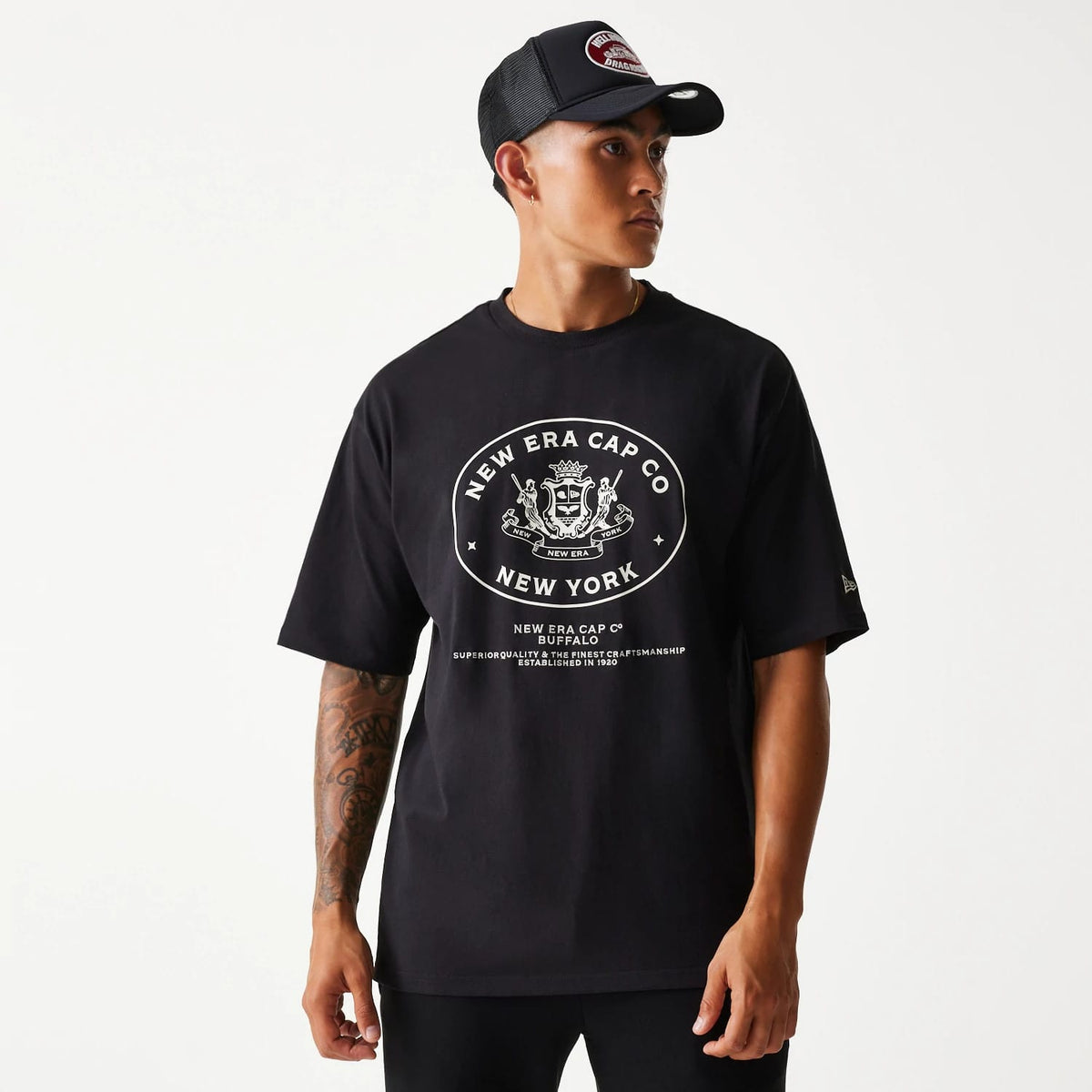 New Era Crest Black Oversized T-Shirt-zelvios