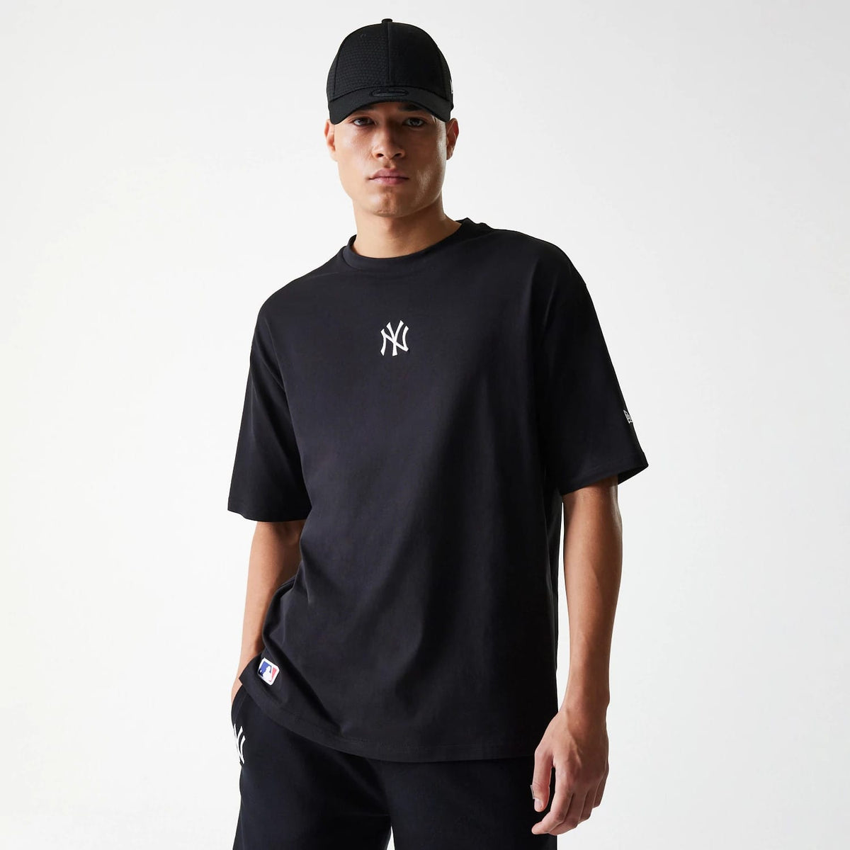 New York Yankees MLB League Essential Black Oversized T-Shirt-zelvios