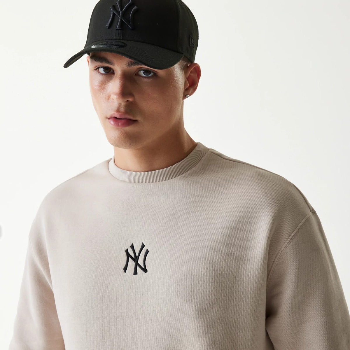 New York Yankees MLB League Essential Midi Cream Oversized Crew Neck Sweater-zelvios
