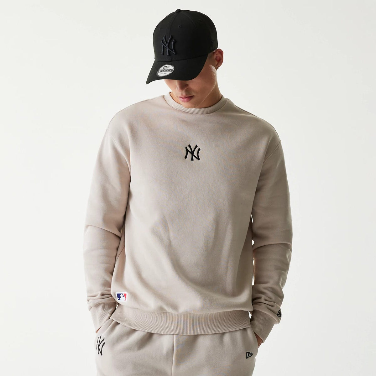 New York Yankees MLB League Essential Midi Cream Oversized Crew Neck Sweater-zelvios