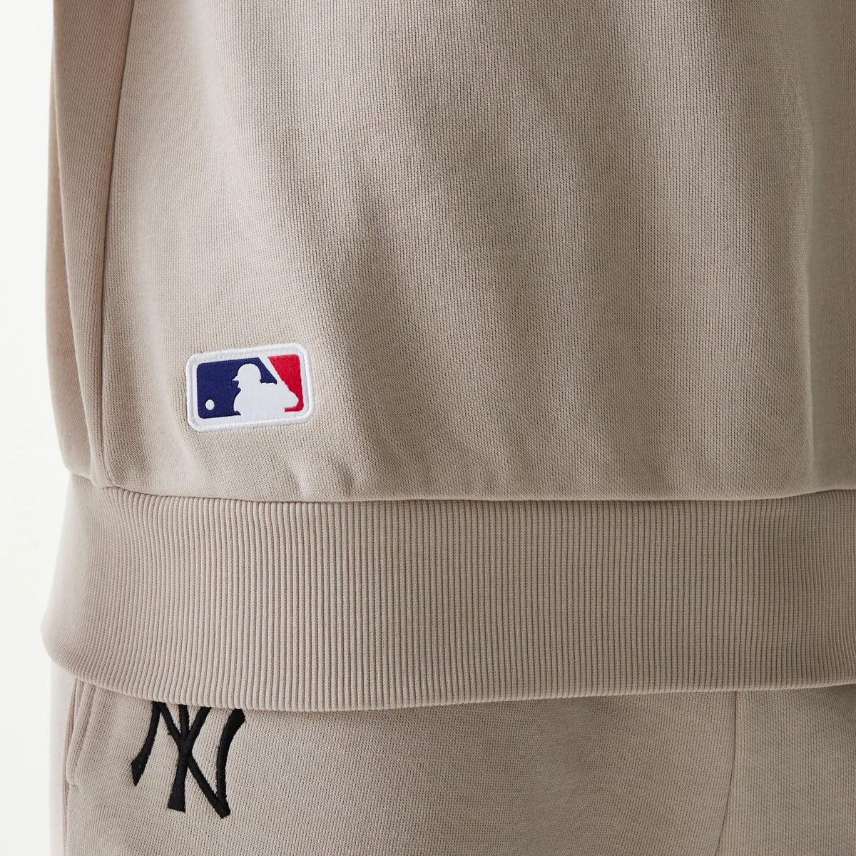 New York Yankees MLB League Essential Midi Cream Oversized Crew Neck Sweater-zelvios
