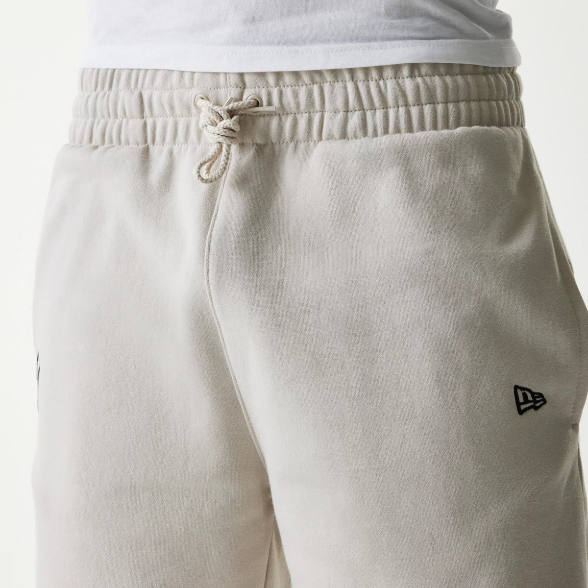 New York Yankees MLB League Essential Midi Cream Shorts-zelvios