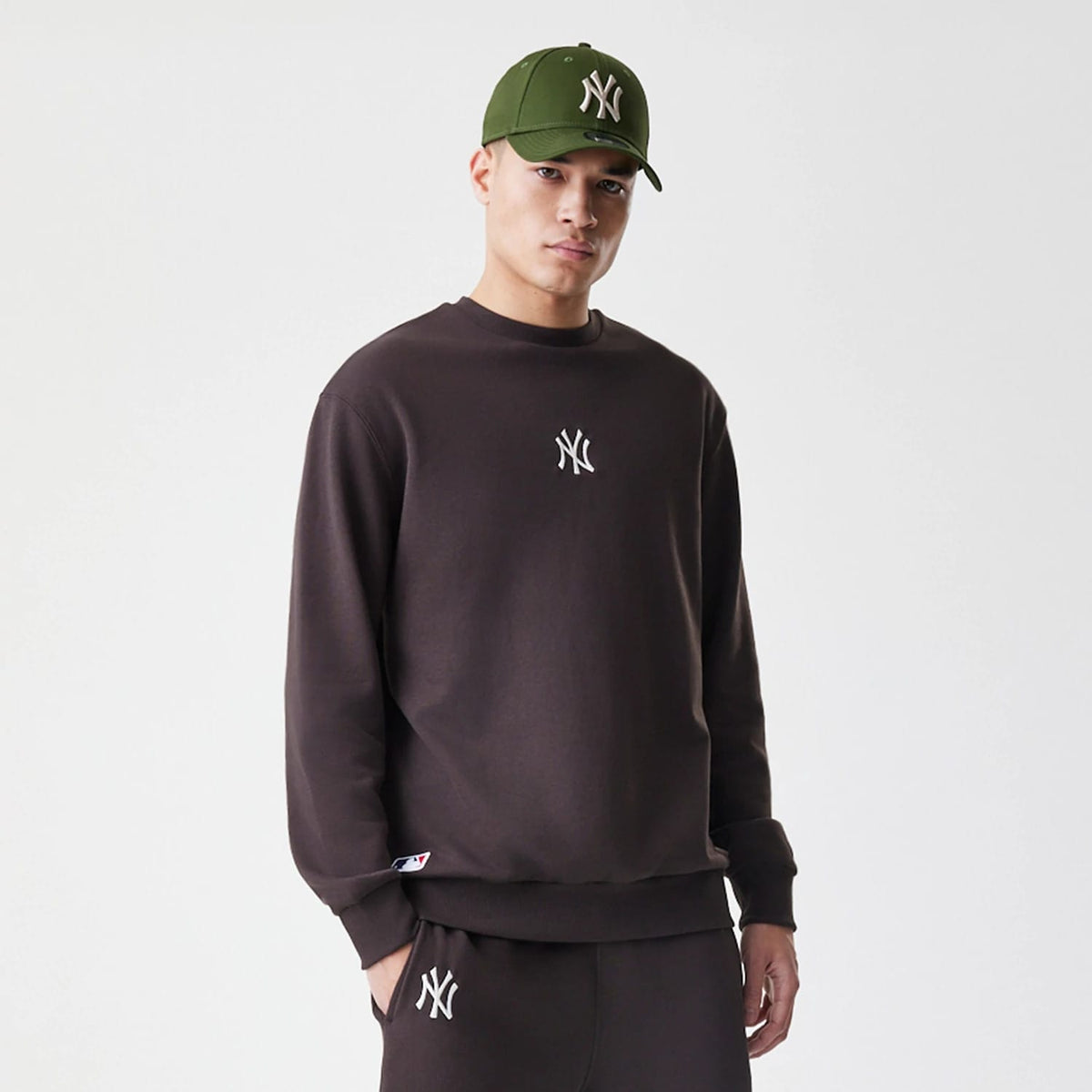 New York Yankees MLB Midi League Essential Dark Brown Oversized Crew Neck Sweater-zelvios