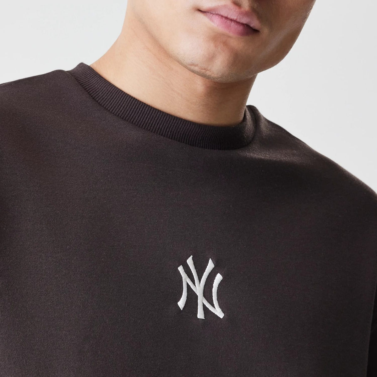 New York Yankees MLB Midi League Essential Dark Brown Oversized Crew Neck Sweater-zelvios