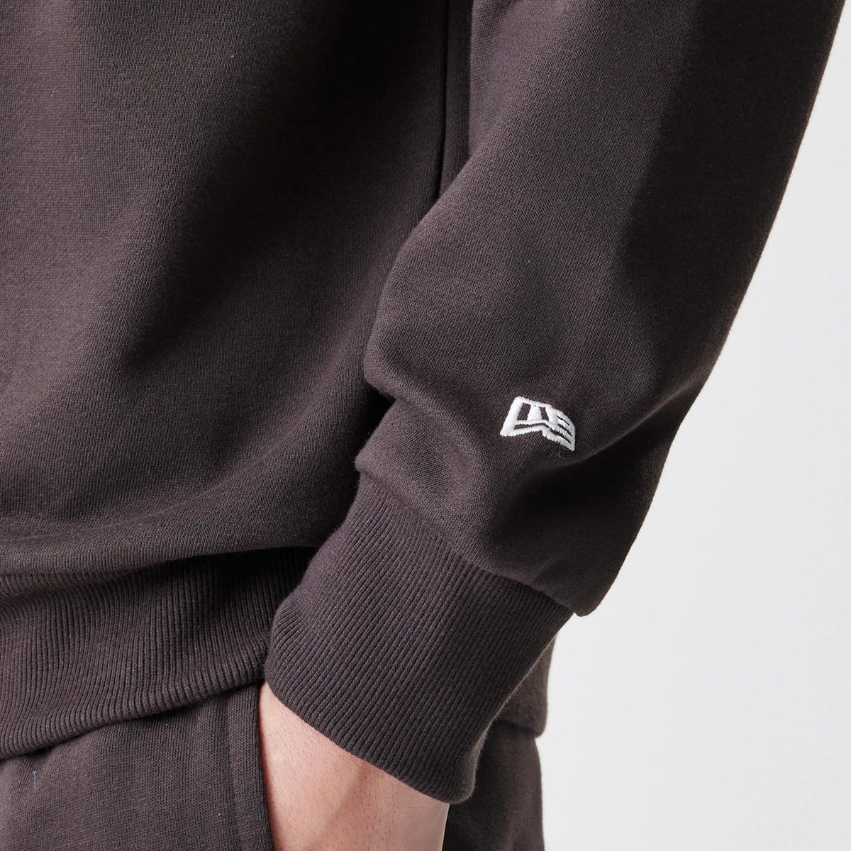 New York Yankees MLB Midi League Essential Dark Brown Oversized Crew Neck Sweater-zelvios