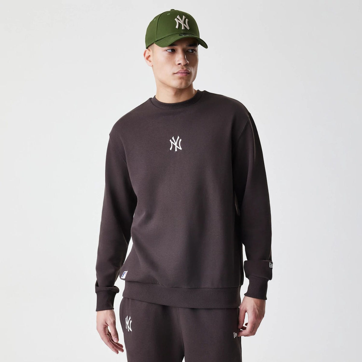 New York Yankees MLB Midi League Essential Dark Brown Oversized Crew Neck Sweater-zelvios