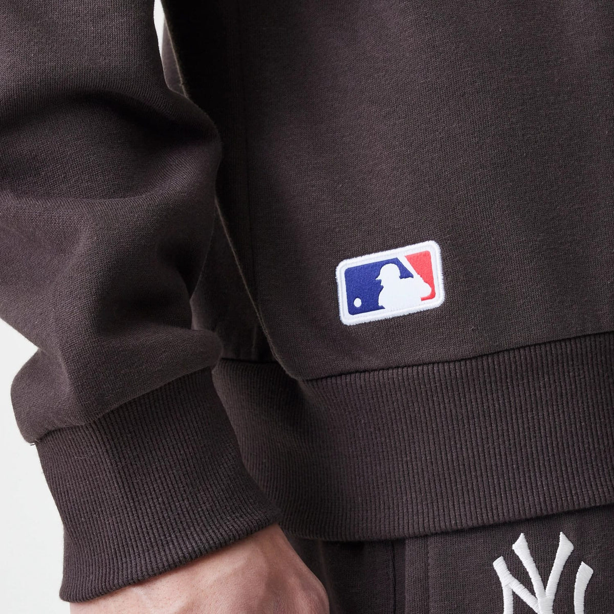 New York Yankees MLB Midi League Essential Dark Brown Oversized Crew Neck Sweater-zelvios