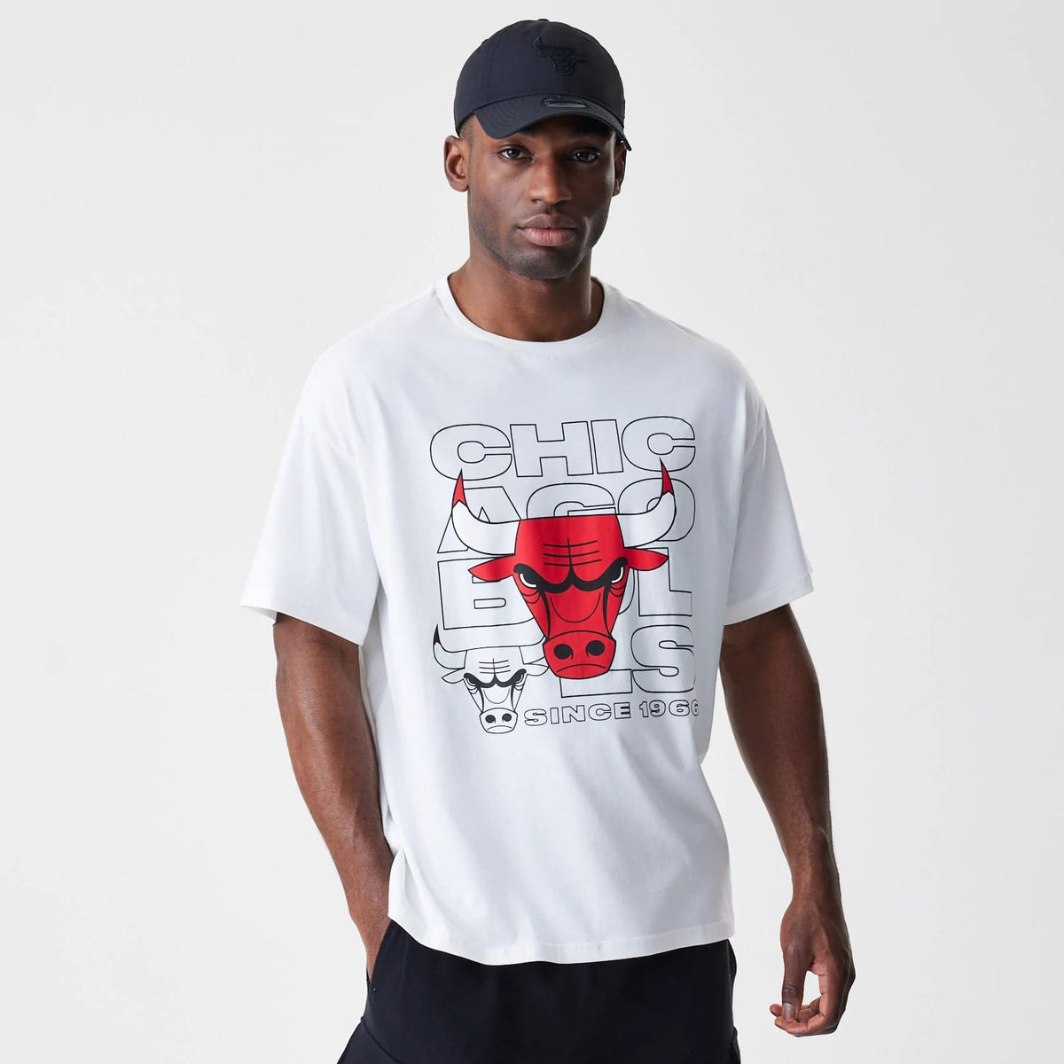 Chicago Bulls NBA Outline Graphic White Oversized T-Shirt-zelvios