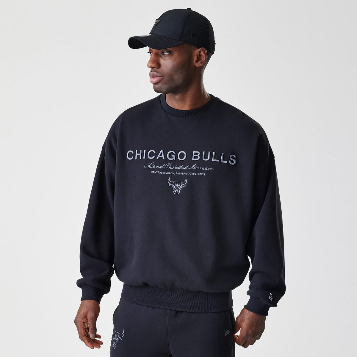 Chicago Bulls NBA Linear Black Crew Neck Sweater-zelvios