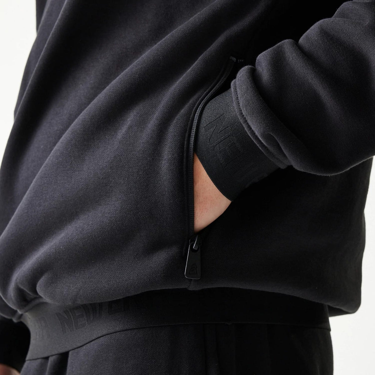 New Era Tech Black Oversized Pullover Hoodie-zelvios