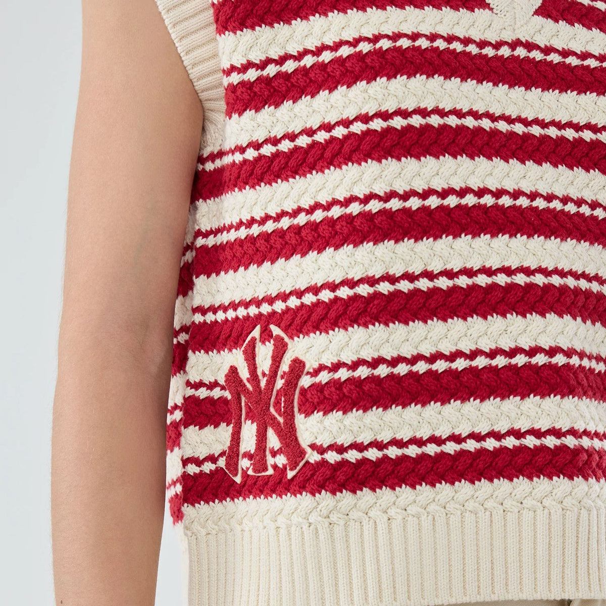 New York Yankees Womens MLB Knit Stripe Dark Red Sleeveless V-neck Sweater-zelvios