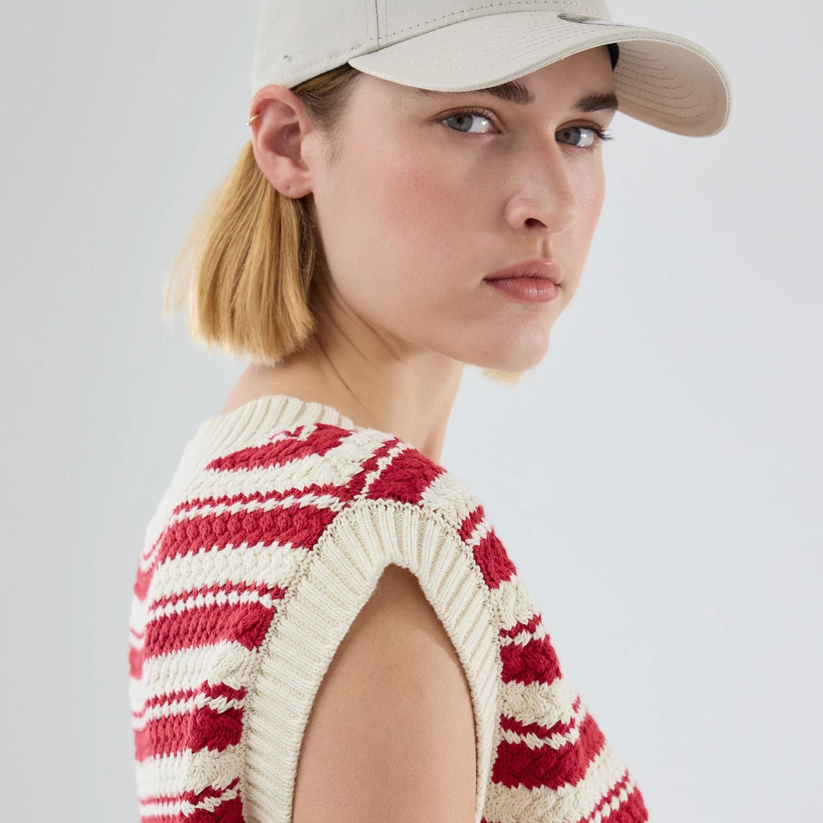 New York Yankees Womens MLB Knit Stripe Dark Red Sleeveless V-neck Sweater-zelvios
