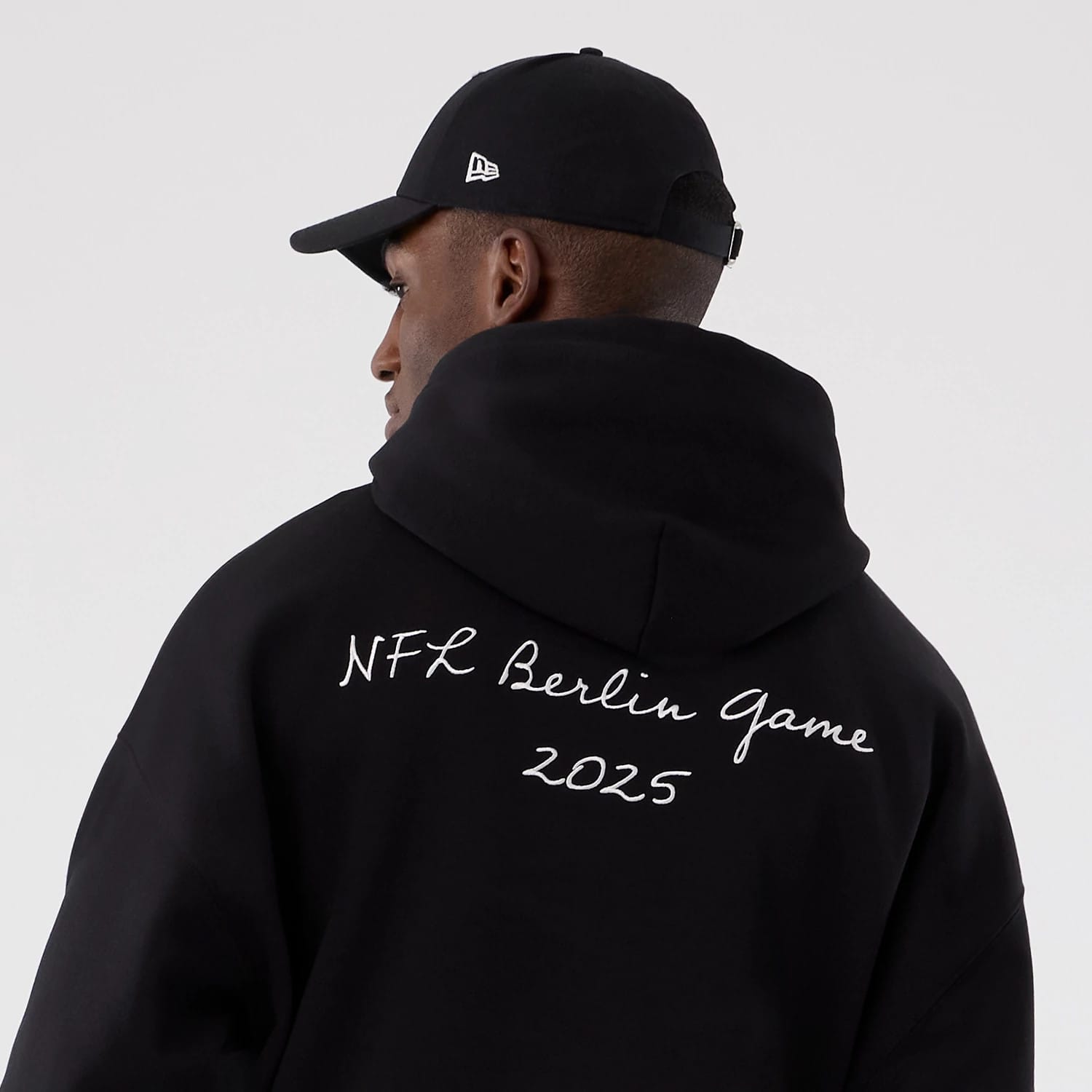 Atlanta Falcons NFL International Series Games 2025 Black Premium Pullover Hoodie-kentox