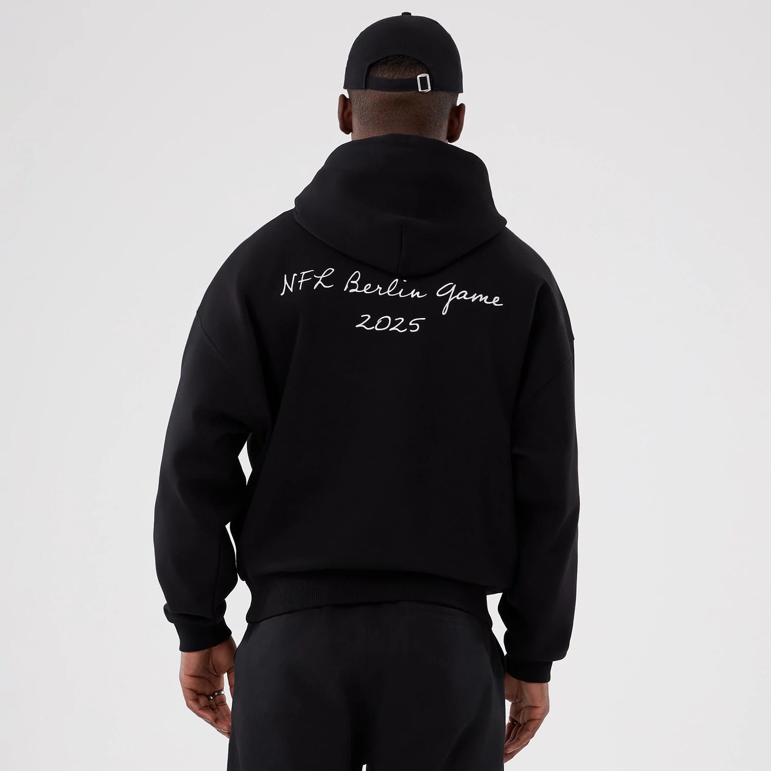 Atlanta Falcons NFL International Series Games 2025 Black Premium Pullover Hoodie-kentox