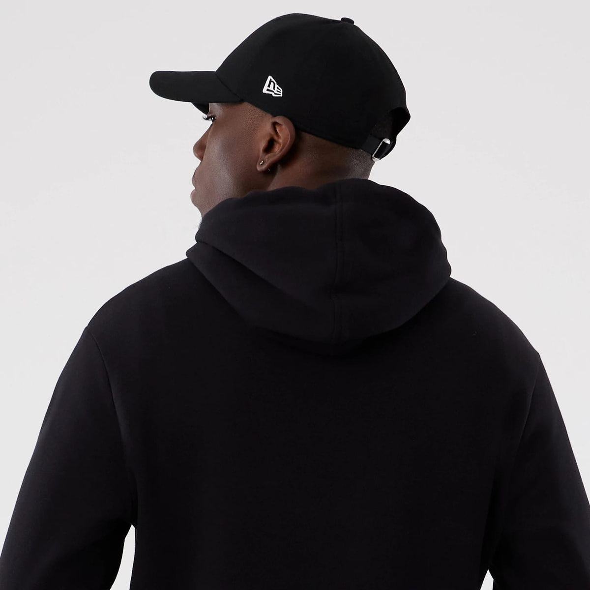 Washington Commanders NFL International Series Games 2025 Black Pullover Hoodie-zelvios