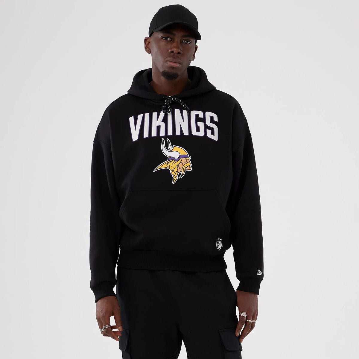 Minnesota Vikings NFL International Series Games 2025 Black Premium Pullover Hoodie-zelvios
