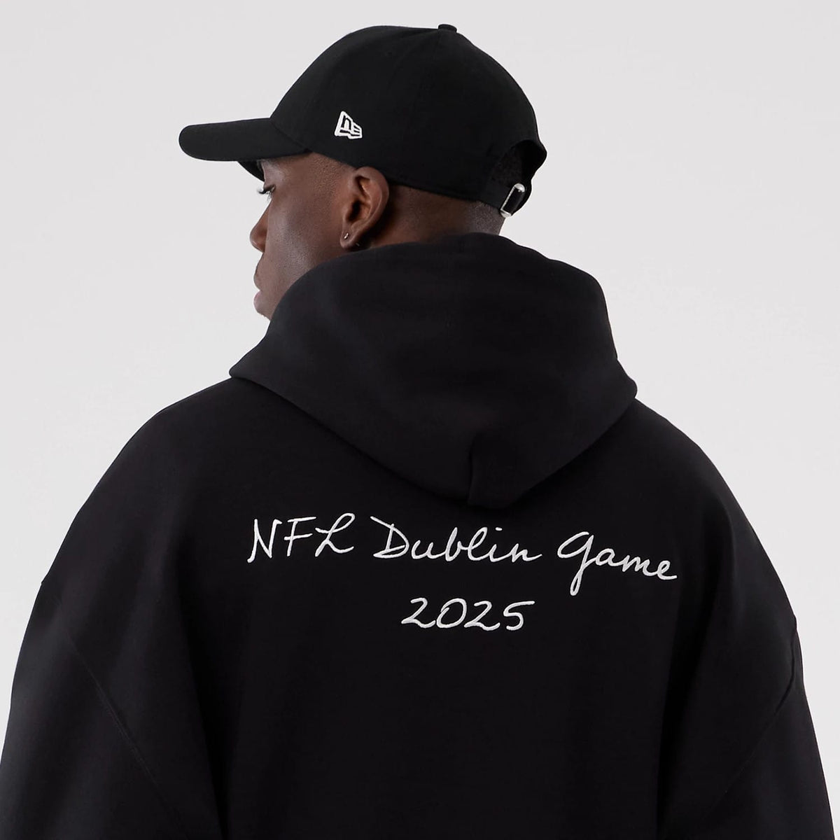 Minnesota Vikings NFL International Series Games 2025 Black Premium Pullover Hoodie-zelvios