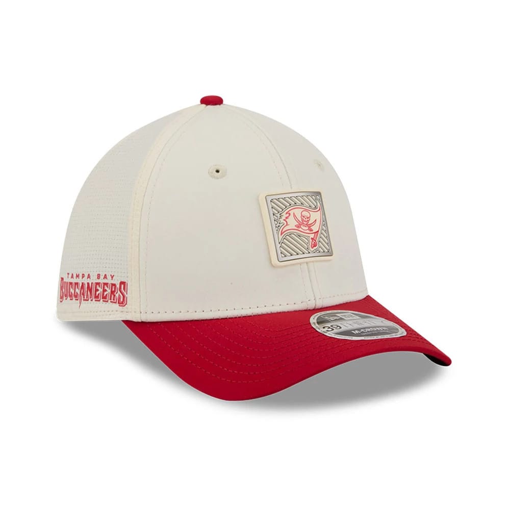 Buccaneers NFL Training 2026 White 39THIRTY M-Crown Stretch Fit Cap-zelvios