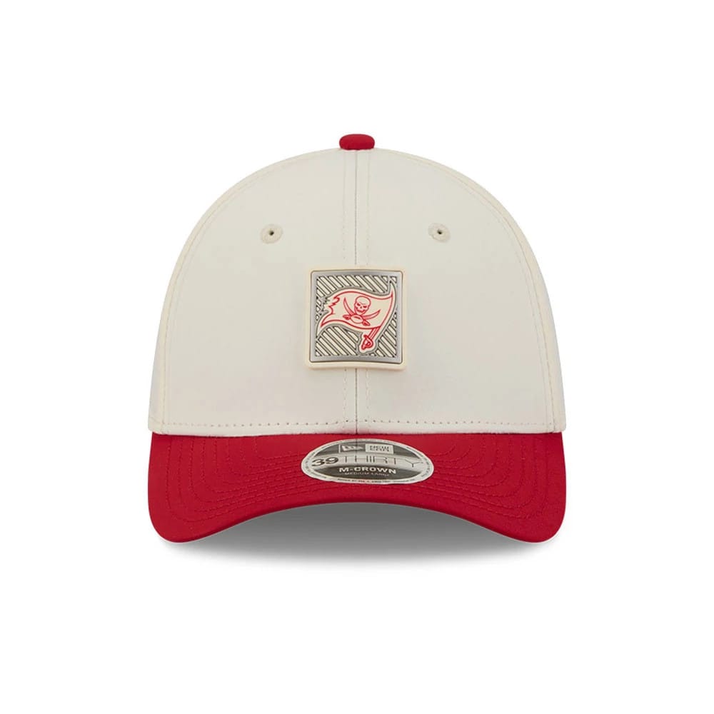 Buccaneers NFL Training 2026 White 39THIRTY M-Crown Stretch Fit Cap-zelvios