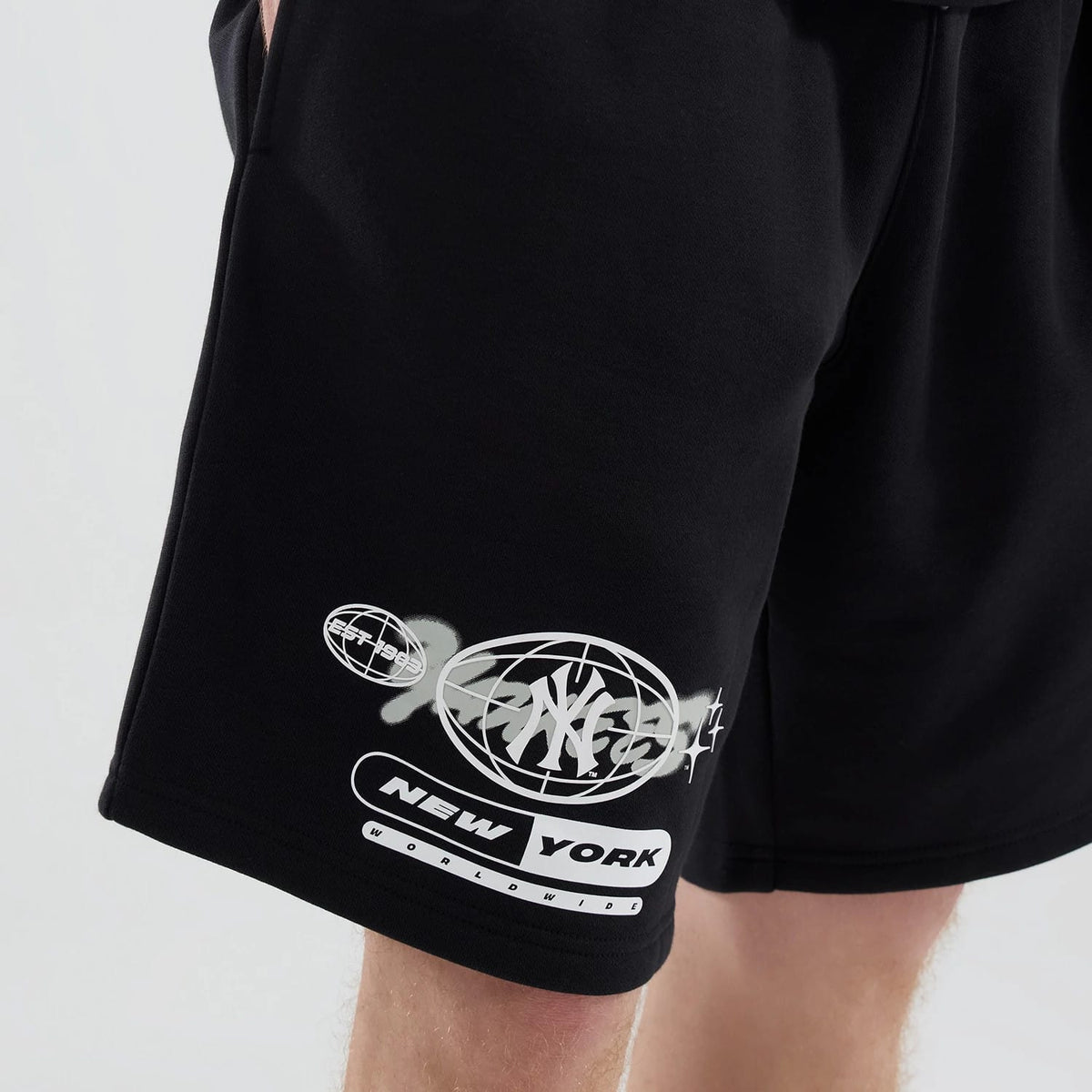 New York Yankees MLB Logo Graphic Black Oversized Shorts-zelvios