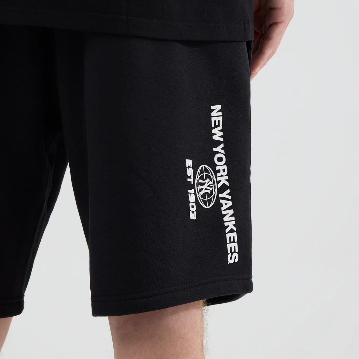 New York Yankees MLB Logo Graphic Black Oversized Shorts-zelvios